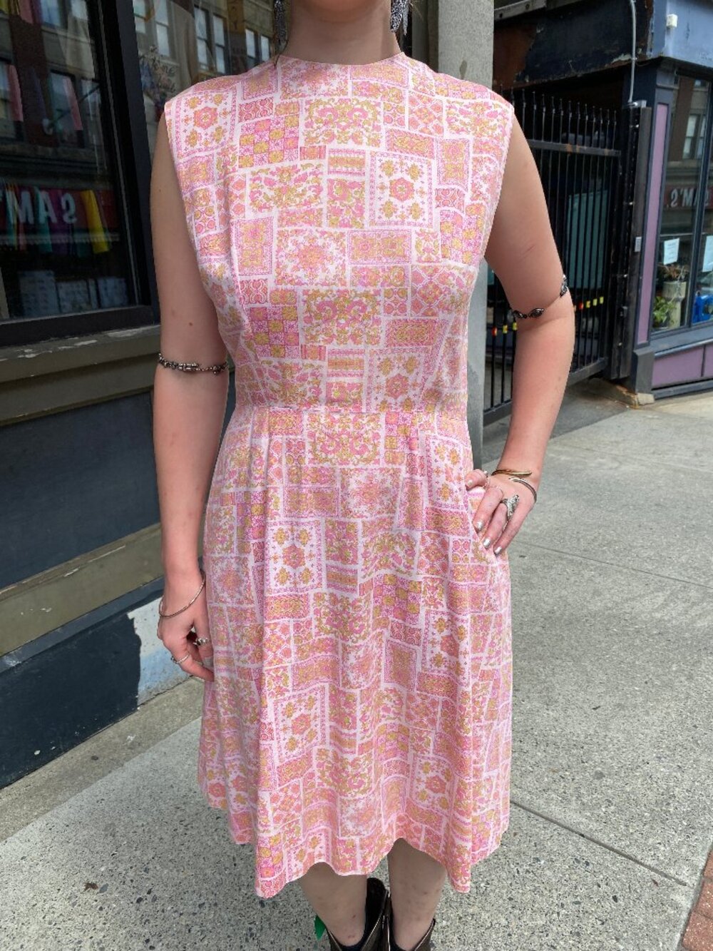 Vintage 1960s Soft Cotton Floral Pink & Lime Grn Dress - Size 38 Bust/28 Waist - Picture 3 of 4